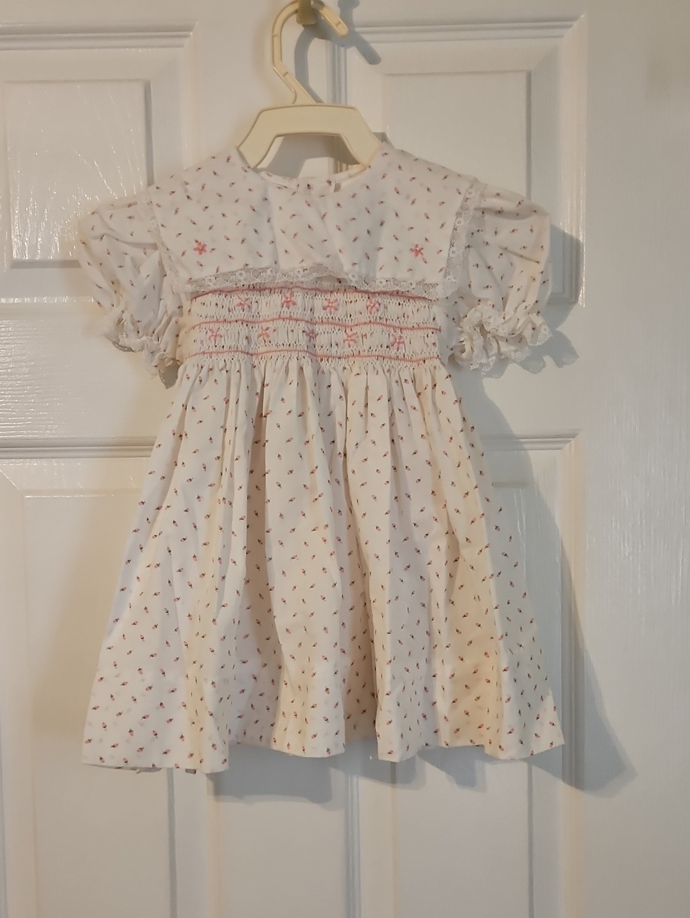 Girls White Smocked Dress Vintage 1980s with Pink Floral Accent Size 4